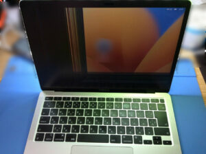 液晶割れMacBookAir2020M1