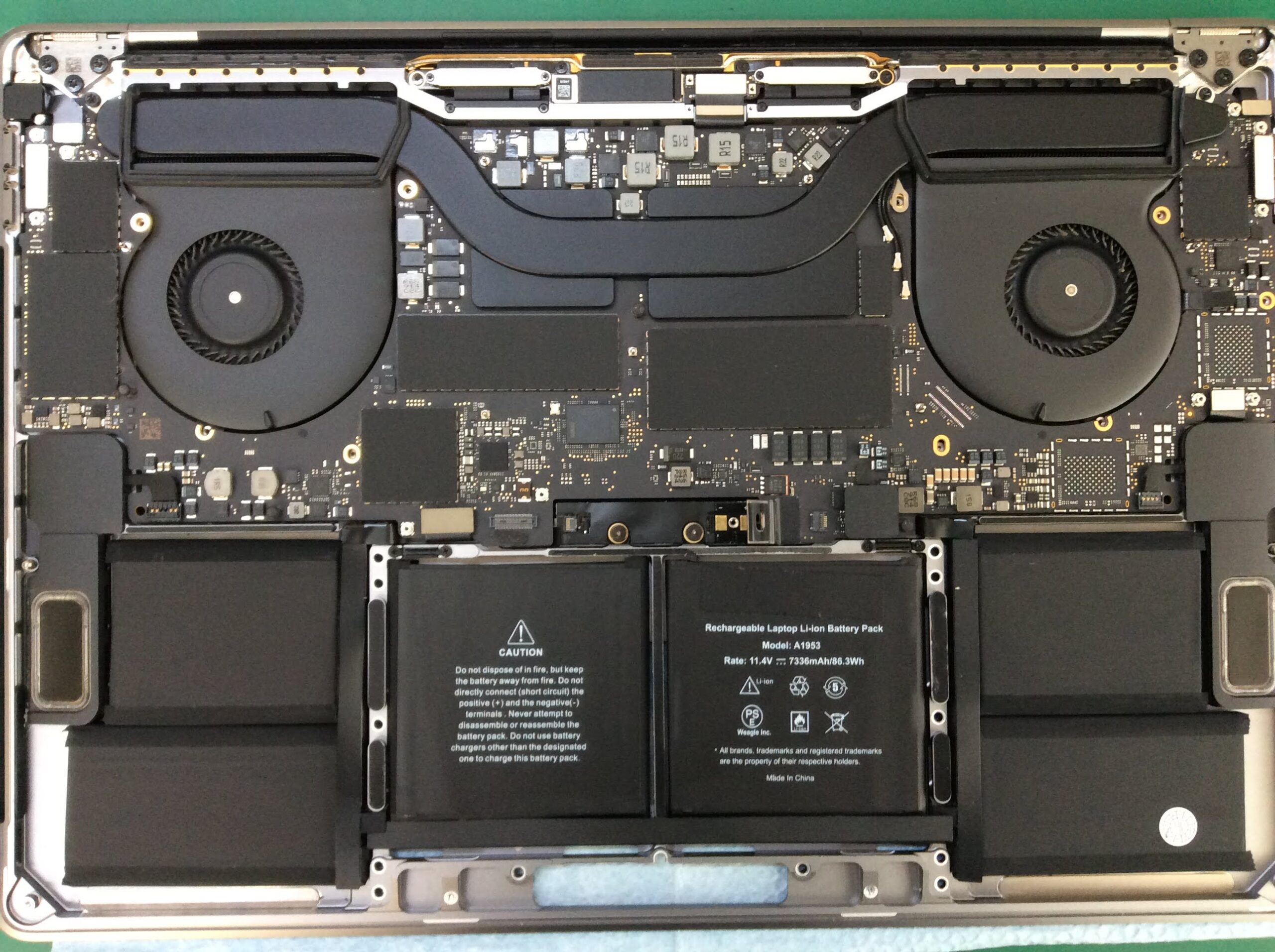 Macbook Pro 15インチ Retina バッテリー充放電73回 MacBook Pro (Retina, 15-inch, Mid 2014)のバッテリー交換対応