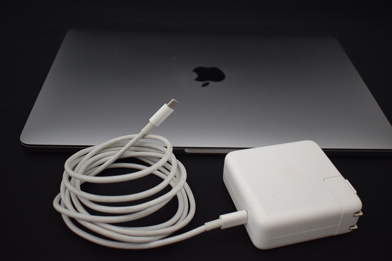 Apple　MacBookPro13インチ　2016　TwoThanderbolt3Ports　USキー【中古】