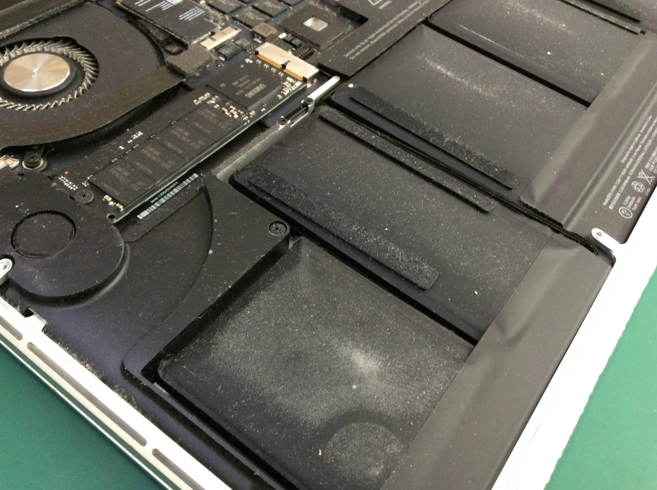 MacBook Pro 15インチ Mid2014 バッテリー交換 [互換部品][即日交換] | Mac修理 McDoctor  札幌マック修理/北12条駅