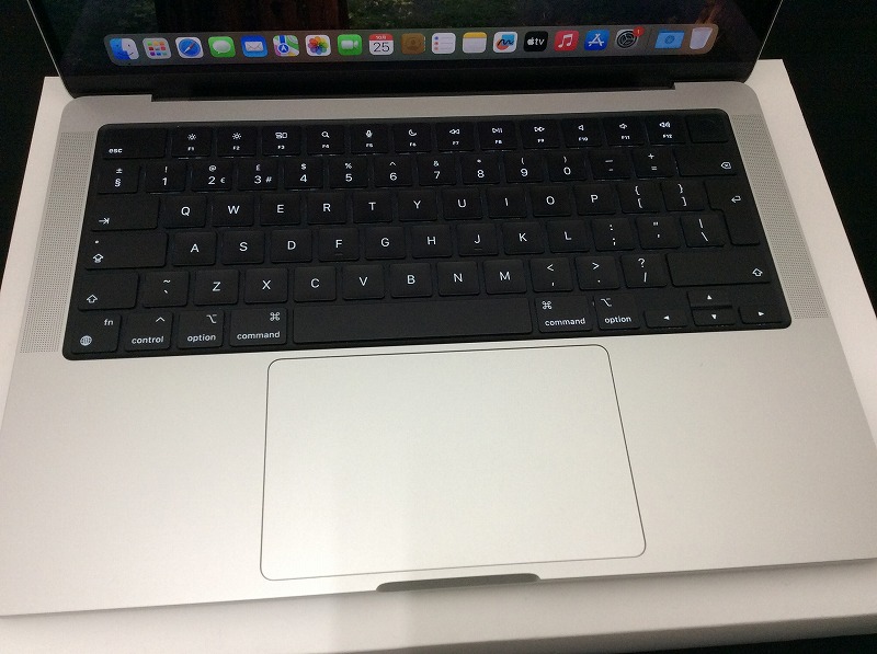 Apple MacBookPro 14inch Novenber 2023 M3 CTO UKキーボード Apple MacBookPro 14inch Novenber 2023 M3 CTO UKキーボード